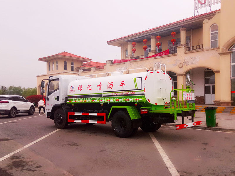 上图为程力专用汽车股份有限公司定制喷洒车 上图为程力专用汽车股份有限公司定制喷洒车